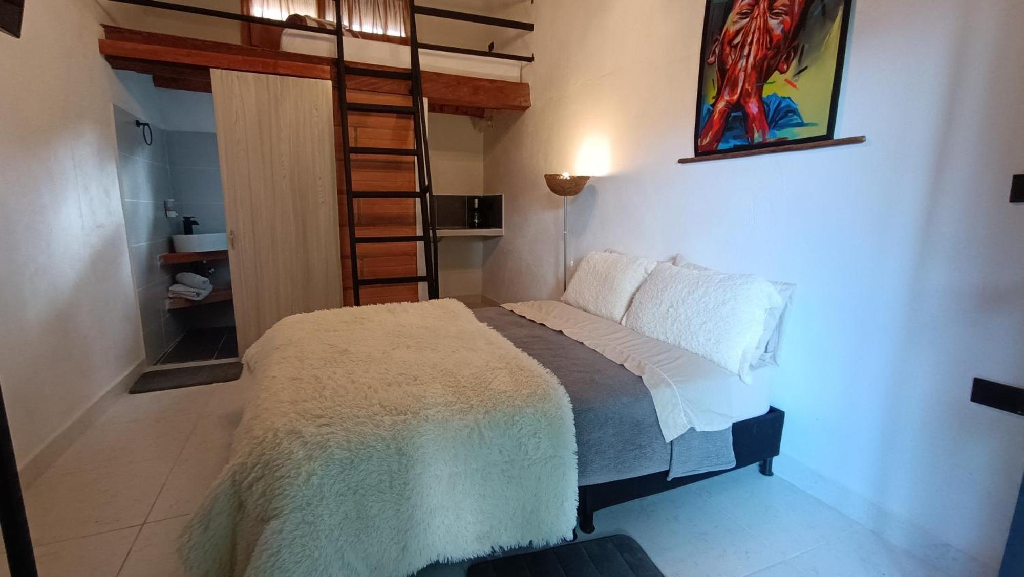 גוארנה Hotel Marrokos Aeropuerto Jose Maria Cordova מראה חיצוני תמונה