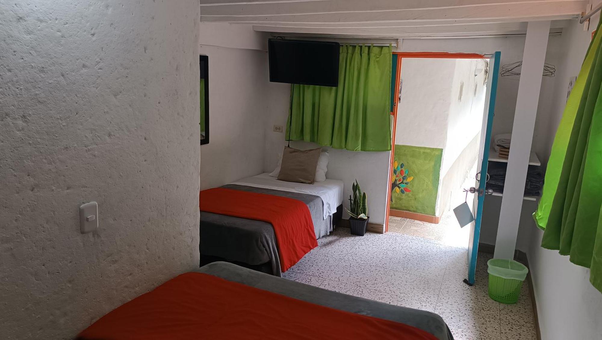 גוארנה Hotel Marrokos Aeropuerto Jose Maria Cordova מראה חיצוני תמונה