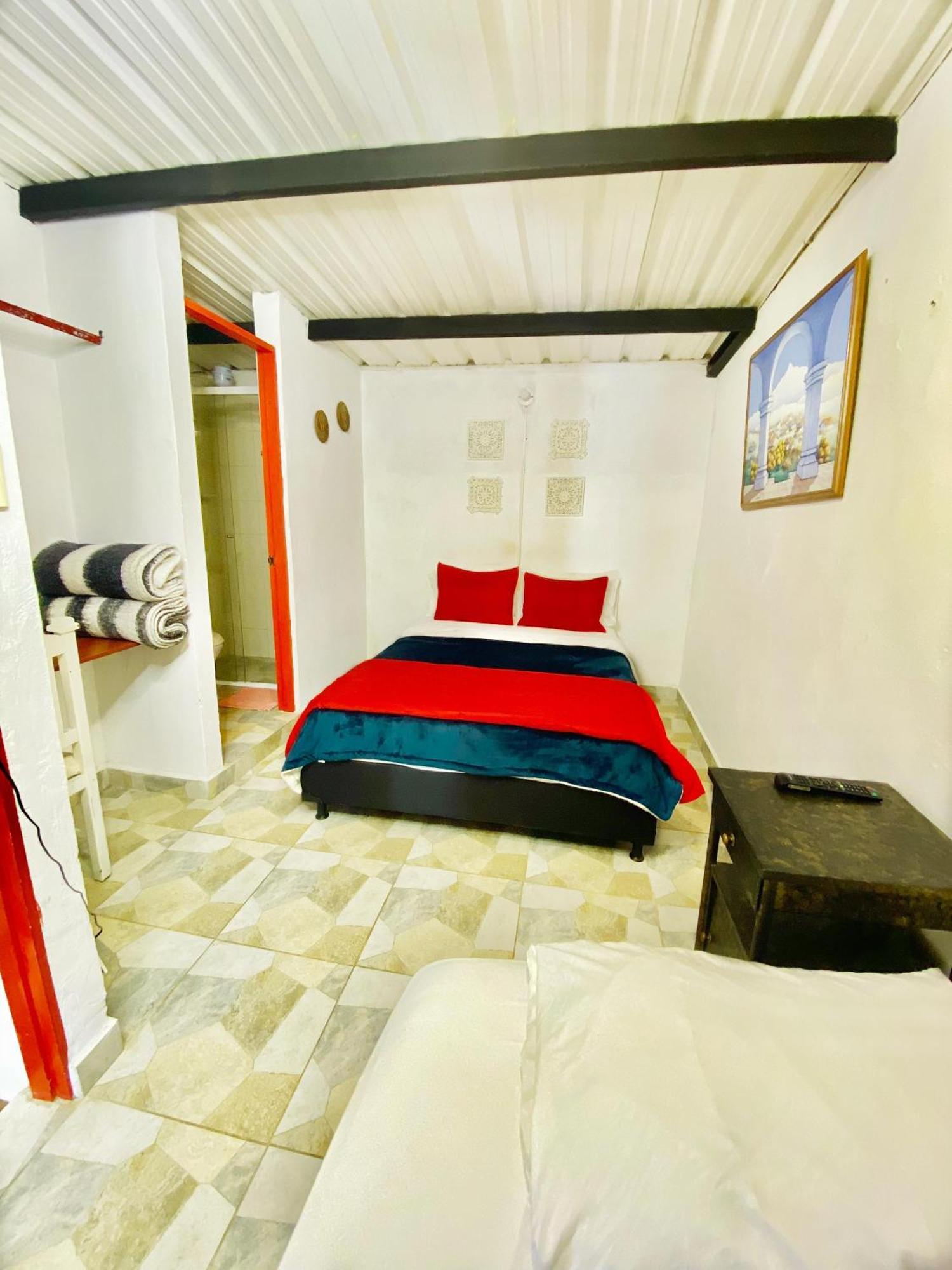 גוארנה Hotel Marrokos Aeropuerto Jose Maria Cordova מראה חיצוני תמונה