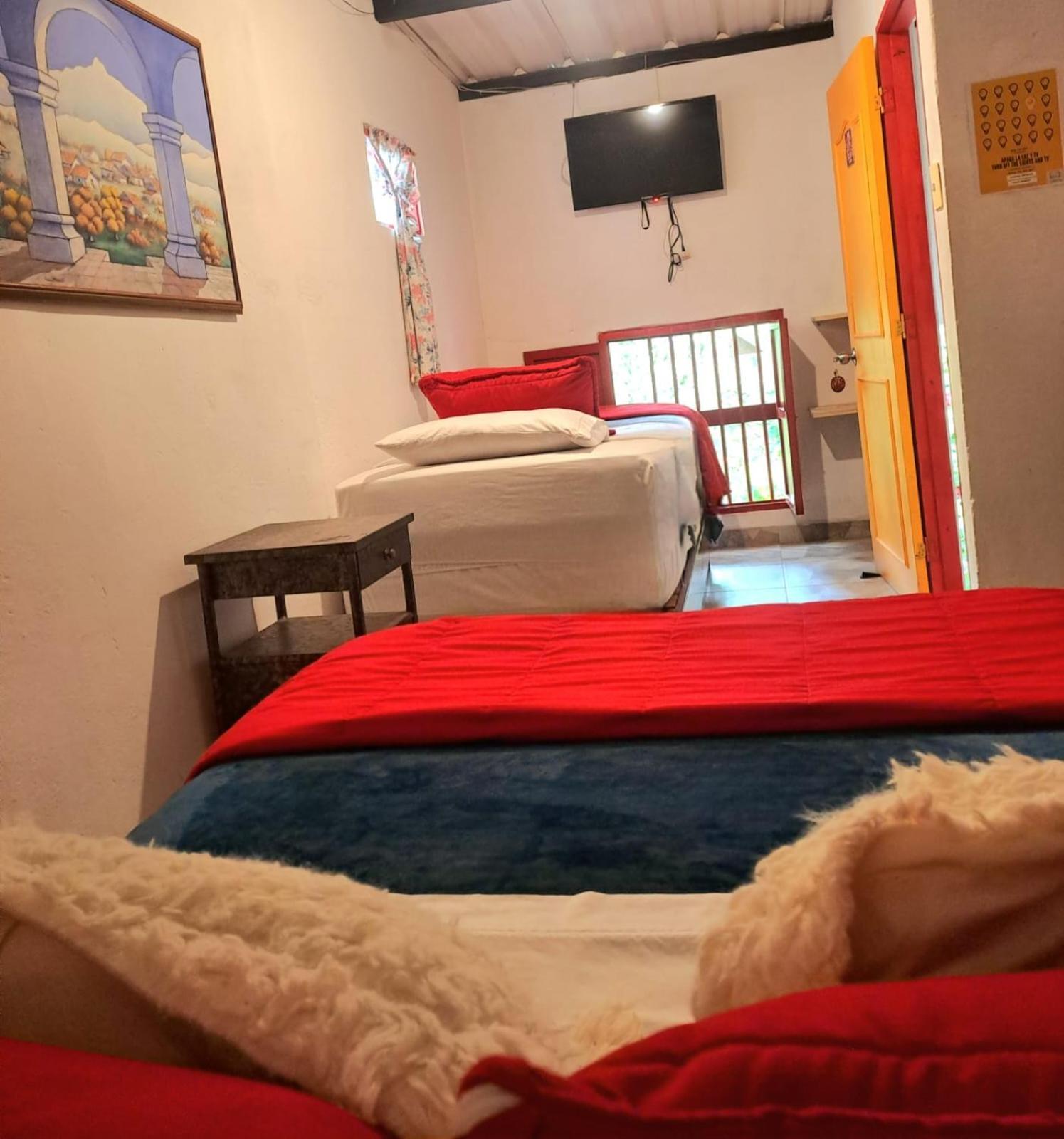 גוארנה Hotel Marrokos Aeropuerto Jose Maria Cordova מראה חיצוני תמונה